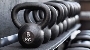 Kettlebell e allenamento funzionale: come cambia il lavoro muscolare nei workout ad alta intensità